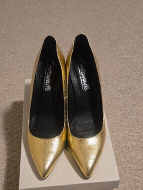 L'INTERVALLE Metallic Gold Pointed-Toe Pumps